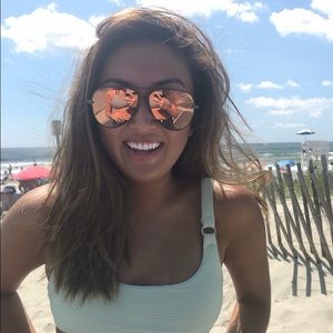 Meet your Posher, Elia